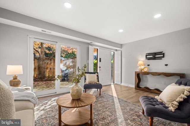 2420 SUN VALLEY CIR #6-EF, Silver Spring, MD 20906