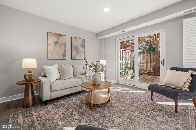 2420 SUN VALLEY CIR #6-EF, Silver Spring, MD 20906