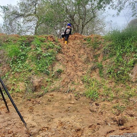 9805 Elmendorf LaVernia Rd, San Antonio, TX 78223