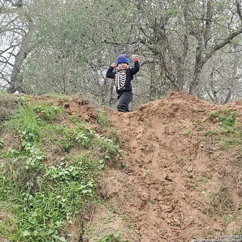 9805 Elmendorf LaVernia Rd, San Antonio, TX 78223