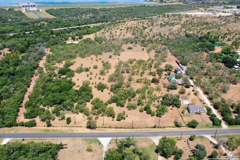 9805 Elmendorf LaVernia Rd, San Antonio, TX 78223