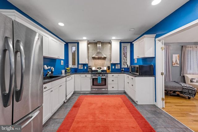 39 E 2ND AVE, Runnemede, NJ 08078