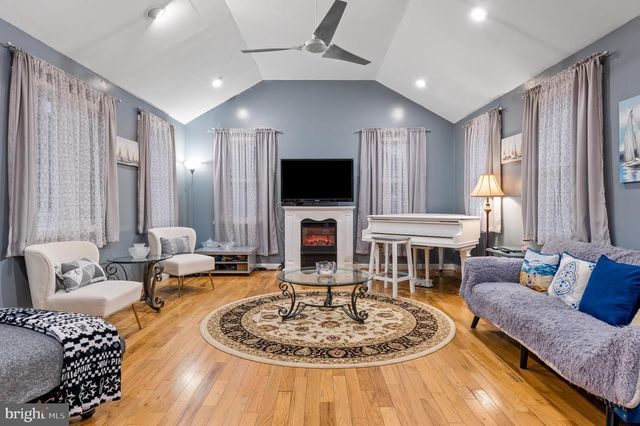 39 E 2ND AVE, Runnemede, NJ 08078