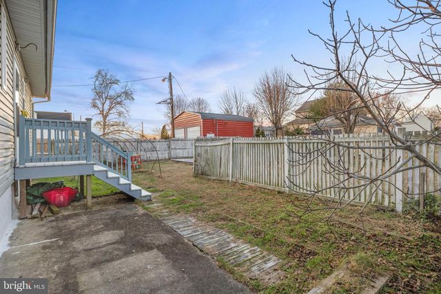 39 E 2ND AVE, Runnemede, NJ 08078