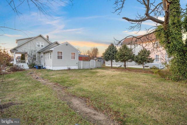 39 E 2ND AVE, Runnemede, NJ 08078