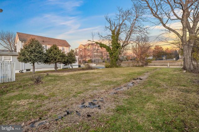 39 E 2ND AVE, Runnemede, NJ 08078