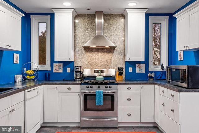 39 E 2ND AVE, Runnemede, NJ 08078