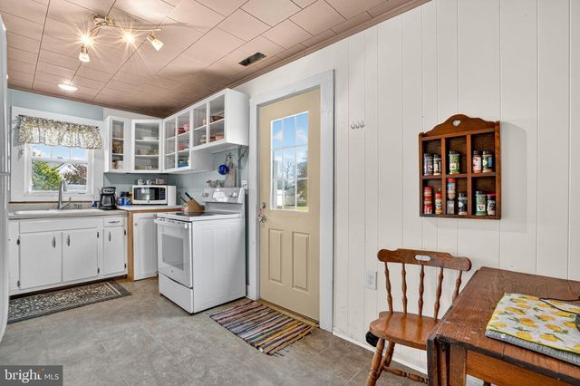 7363 ANDREWS LN, Chincoteague Island, VA 23336