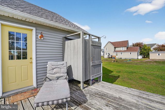 7363 ANDREWS LN, Chincoteague Island, VA 23336