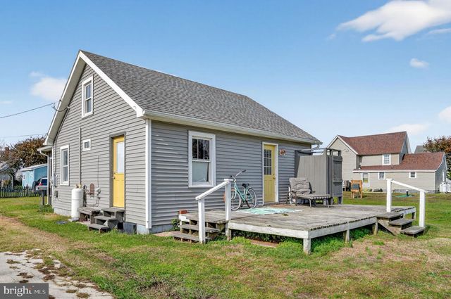 7363 ANDREWS LN, Chincoteague Island, VA 23336