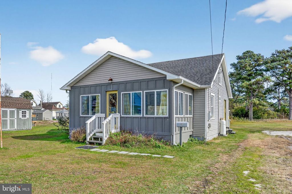 7363 ANDREWS LN, Chincoteague Island, VA 23336