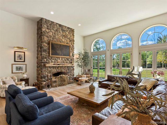 8799 S Rushton Road, South Lyon, MI 48178