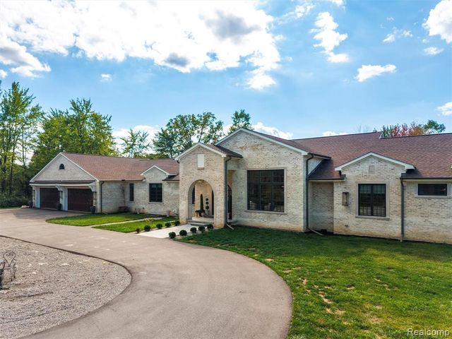 8799 S Rushton Road, South Lyon, MI 48178