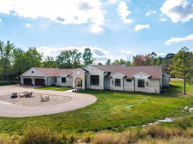 8799 S Rushton Road, South Lyon, MI 48178