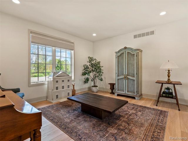 8799 S Rushton Road, South Lyon, MI 48178