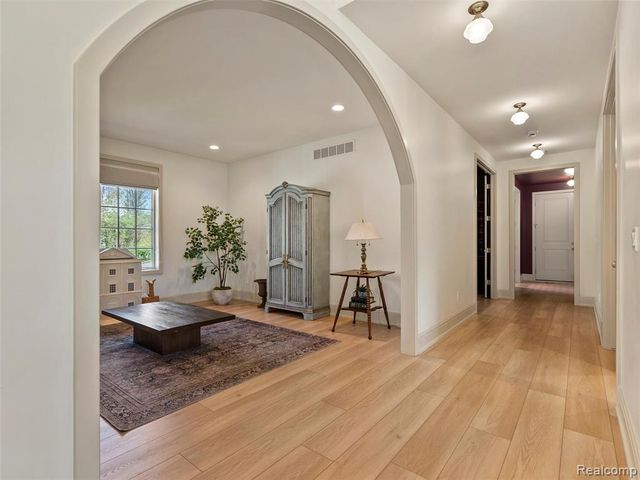 8799 S Rushton Road, South Lyon, MI 48178