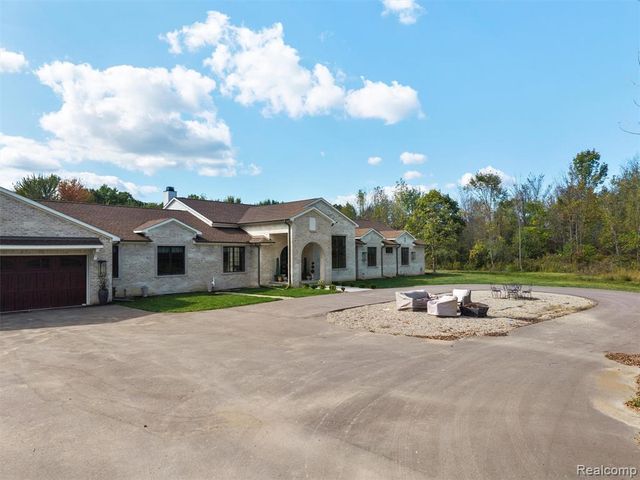 8799 S Rushton Road, South Lyon, MI 48178