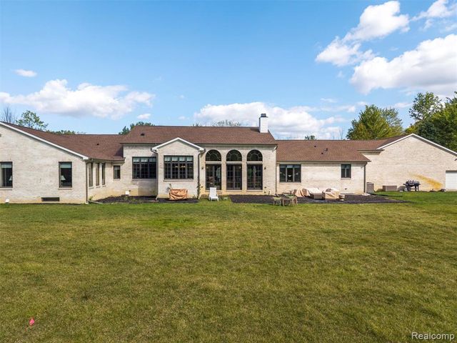 8799 S Rushton Road, South Lyon, MI 48178