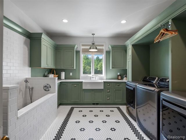 8799 S Rushton Road, South Lyon, MI 48178