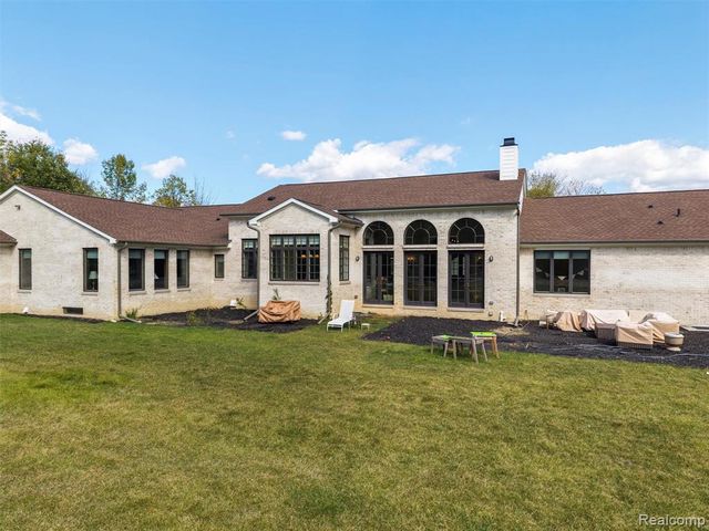 8799 S Rushton Road, South Lyon, MI 48178