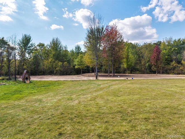 8799 S Rushton Road, South Lyon, MI 48178