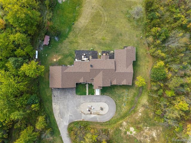 8799 S Rushton Road, South Lyon, MI 48178