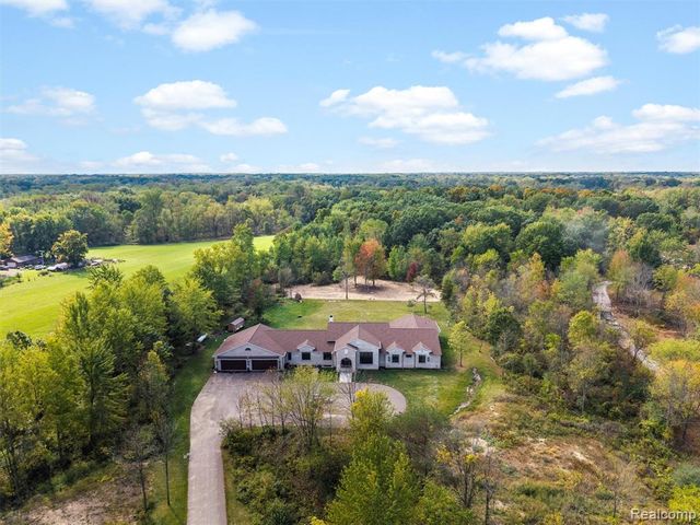 8799 S Rushton Road, South Lyon, MI 48178