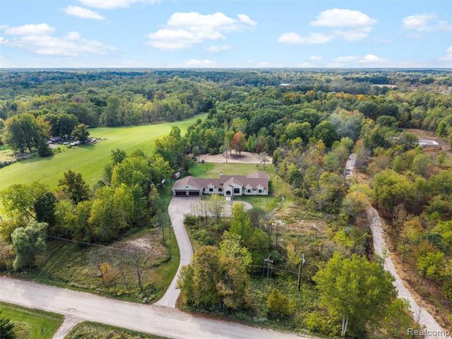 8799 S Rushton Road, South Lyon, MI 48178