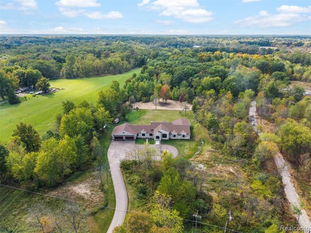 8799 S Rushton Road, South Lyon, MI 48178