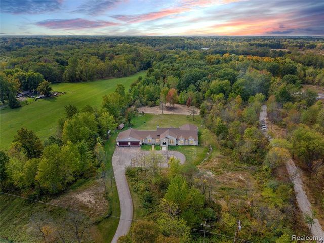 8799 S Rushton Road, South Lyon, MI 48178