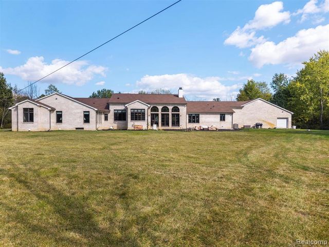 8799 S Rushton Road, South Lyon, MI 48178