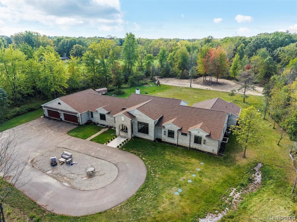 8799 S Rushton Road, South Lyon, MI 48178