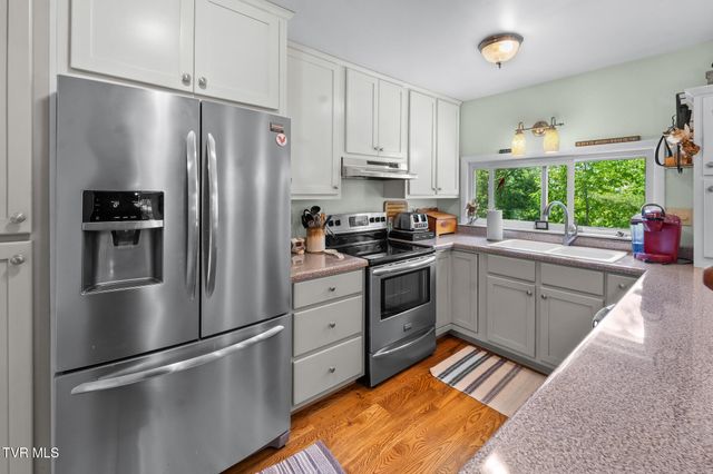 929 Noah Snyder Road, Mountain City, TN 37683
