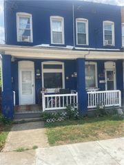 815 10th St, Mckees Rocks, PA 15136