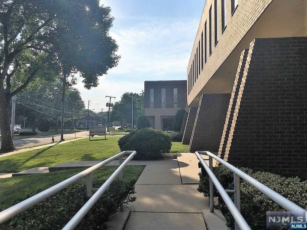 27 Bleeker Street 207, Millburn, NJ 07041