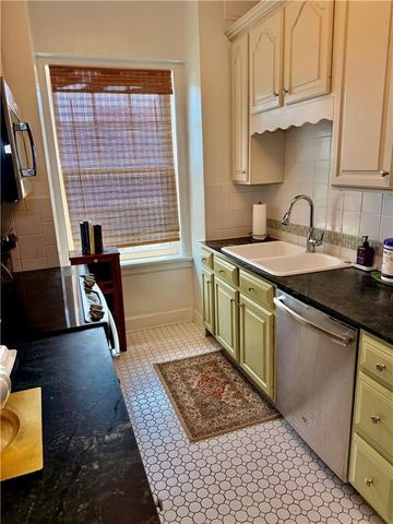 4618 Warwick Boulevard 4D, Kansas City, MO 64112