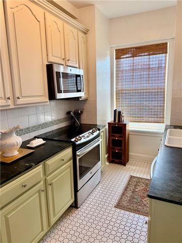 4618 Warwick Boulevard 4D, Kansas City, MO 64112