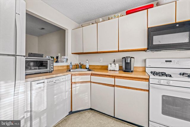 656 COVINGTON CT, Sewell, NJ 08080