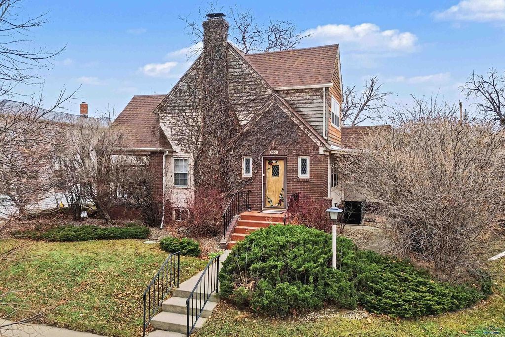 903 FULTON ST, Rapid City, SD 57701