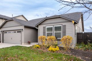 2584 NW Hemlock Way, Redmond, OR 97756