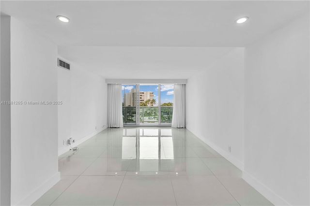 100 Bayview Dr 508, Sunny Isles Beach, FL 33160