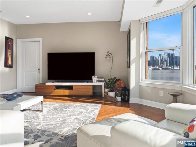 20 Ave At Port Imperial 429, West New York, NJ 07093