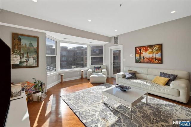 20 Ave At Port Imperial 429, West New York, NJ 07093