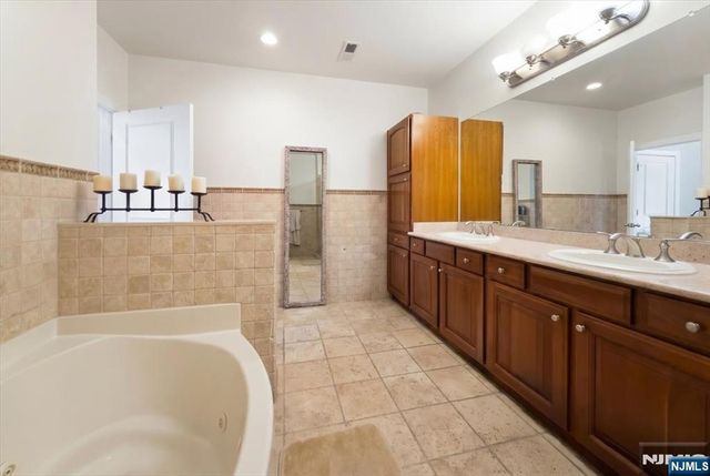 20 Ave At Port Imperial 429, West New York, NJ 07093