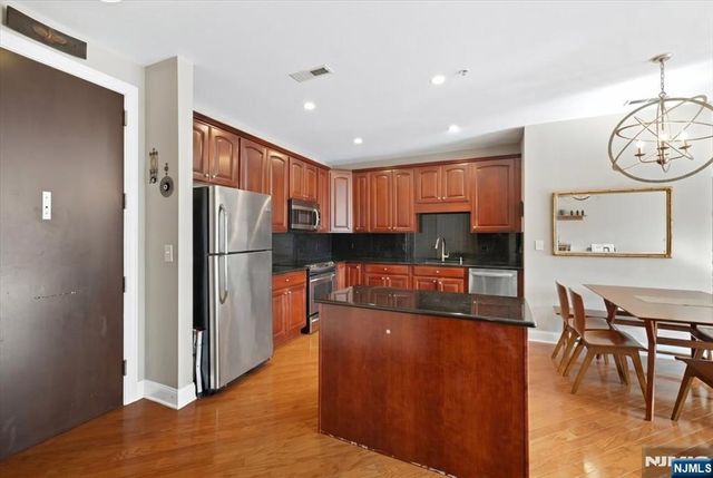 20 Ave At Port Imperial 429, West New York, NJ 07093