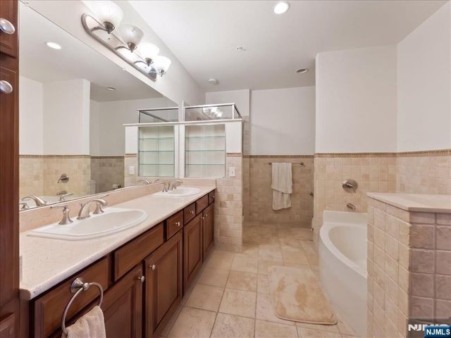 20 Ave At Port Imperial 429, West New York, NJ 07093
