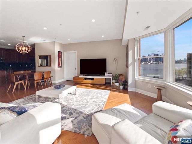 20 Ave At Port Imperial 429, West New York, NJ 07093
