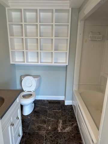 22 Roundy St 2, Beverly, MA 01915