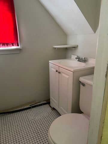 22 Roundy St 2, Beverly, MA 01915