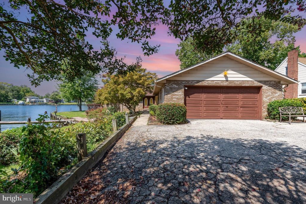 2308 MARTIN DR, Baltimore, MD 21221